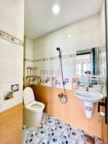Hình ảnh Mb6623 nạp rút nhanh chóng ngay Văn Lang cs3- nhà thang máy - cửa sổ trời thoáng