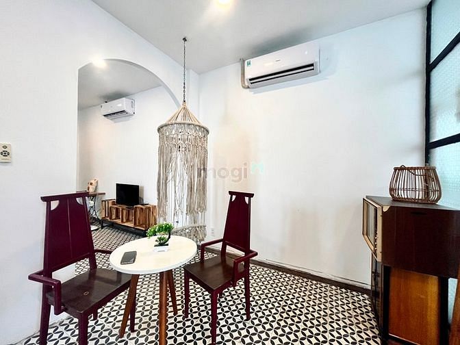 Hình ảnh 1pn bancon cửa sổ nhiều -phong cách cổ điển -cầu calmette-ntb-q1