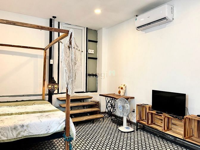 Hình ảnh 1pn bancon cửa sổ nhiều -phong cách cổ điển -cầu calmette-ntb-q1