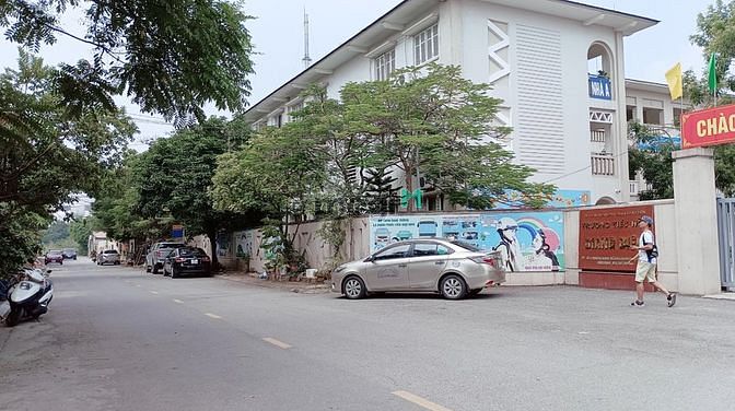 Hình ảnh Ngay phố Kẻ Tạnh 40 m2 đất hiếm ô tô tránh đỗ cổng, giá rẻ nhất Long B