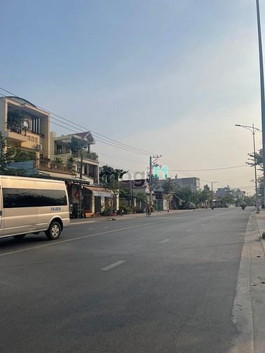 Hình ảnh Nhà 6 x 20, trệt, 4 lầu, trống suốt Võ Thị Sáu - Dĩ An cho thuê.