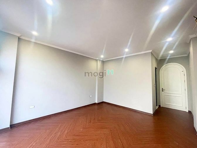 Hình ảnh Tôi cần bán nhà ngõ 127 Văn Cao, giá 6.5 tỷ, 52.4m2x4T, full nội thất