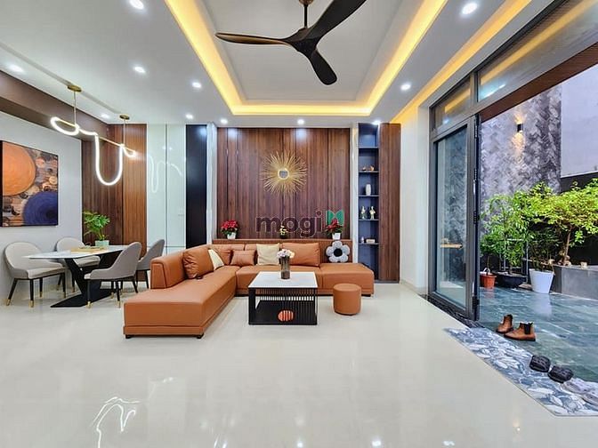 Hình ảnh Nhà sân vườn bề ngang 10m Tôn Đản