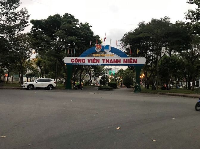 Hình ảnh Cho thuê biệt thự Góc 2MT đg Dương Văn An. dt 10x20m. 3 lầu. thang máy