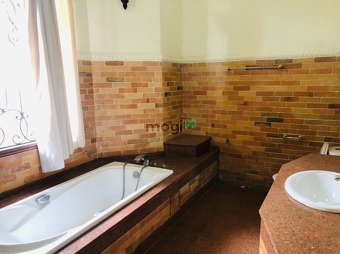 Hình ảnh Cho thuê BT hồ bơi 600m2 Thảo Điền Q2. 19x32m.73tr