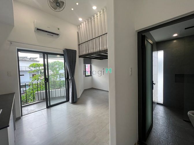 Hình ảnh ban công lớn ở giga mall đầy đủ nội thất
