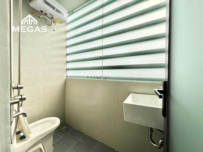 Hình ảnh Cho thuê phòng bancong, bếp riêng - rộng 30m2 - Trường Sa - Quận 3