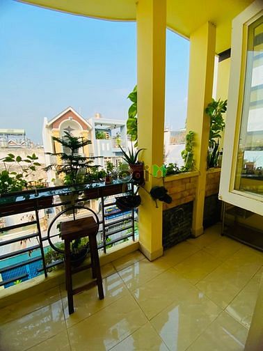 Hình ảnh Phòng rộng 35m2 có ban công đầy đủ nội thất