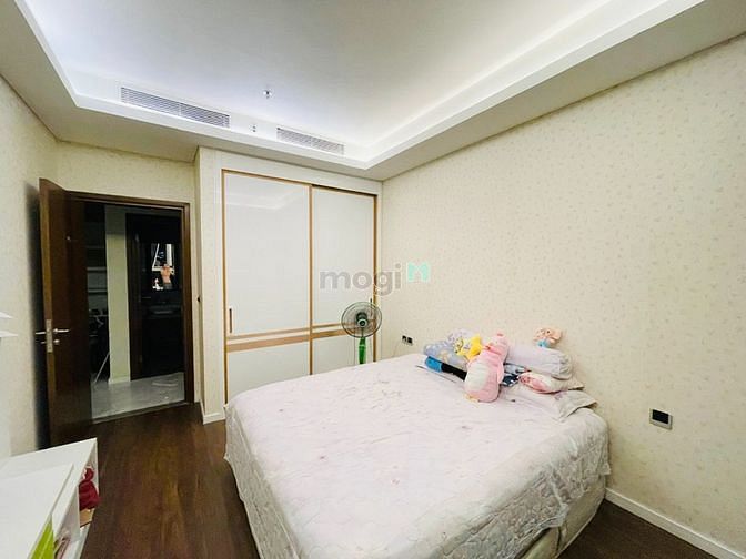 Hình ảnh Cần bán 3PN Sarica giá chạm đáy - tầng cao 145m² chỉ 18,9 tỷ.