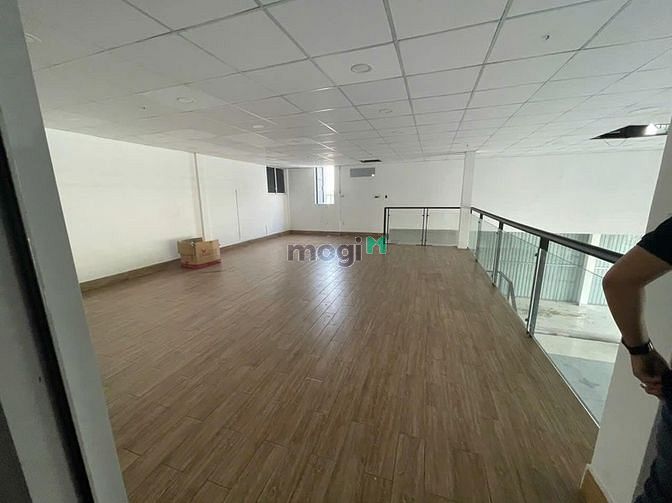 Hình ảnh Mặt tiền - Showroom / Ngang : 15.7m - 500m² Sử dụng