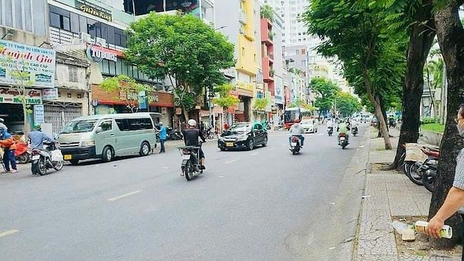 Hình ảnh Mặt tiền - Ngang : 15m / 620m² Sàn ( Có chỗ để xe )