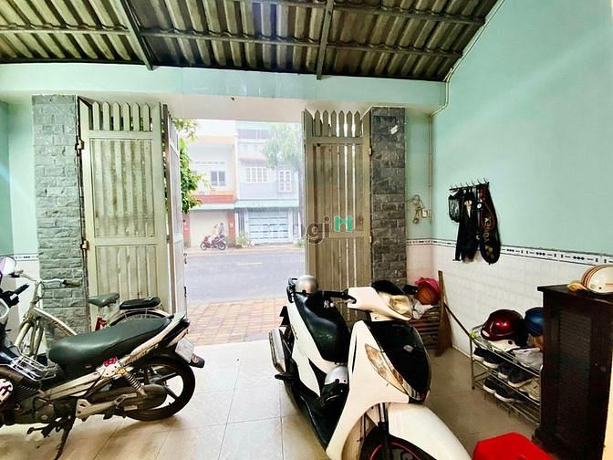 Hình ảnh Nhà Mặt Tiền D2 Lê Văn Việt Quận 9