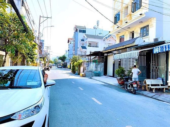 Hình ảnh CHDV Thu nhập 100tr/th:MT ngay Độc Lập (DT 8x25m), 1 hầm, 5 lầu