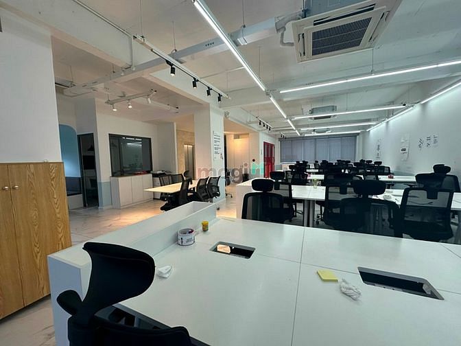 Hình ảnh Văn phòng sala cặp shophouse lơn 10.000$.