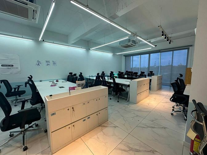 Hình ảnh Văn phòng sala cặp shophouse lơn 10.000$.
