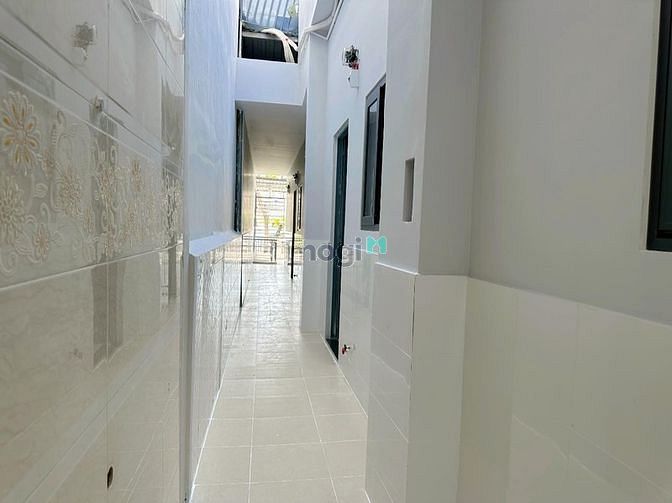 Hình ảnh Phòng 20m2, mới xây gần ĐH Văn Lang cs3, có máy lạnh, có gác