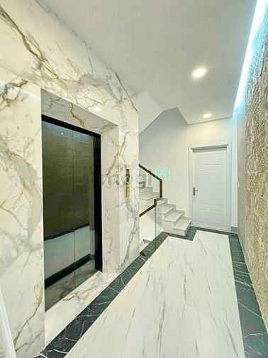 Hình ảnh Nhà 3 Lầu có thang máy cạnh trung tâm quận 7 giá chỉ 17 Tỷ