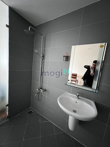 Hình ảnh Phòng trống có ban công thoáng full nội thất quận Tân Bình