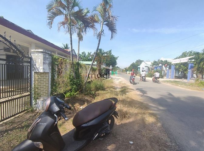 Hình ảnh Bán nhà đất 18.5x16m ngã tư gần chợ Long Hải, Hòa Thành, Tây Ninh