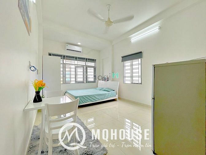 Hình ảnh Mb6623 nạp rút nhanh chóng studio Trương Công Định - màu sắc tối giản