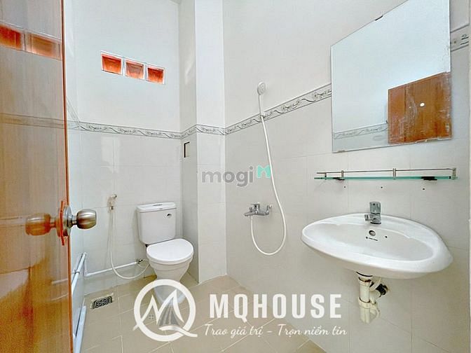 Hình ảnh Mb6623 nạp rút nhanh chóng studio Trương Công Định - màu sắc tối giản