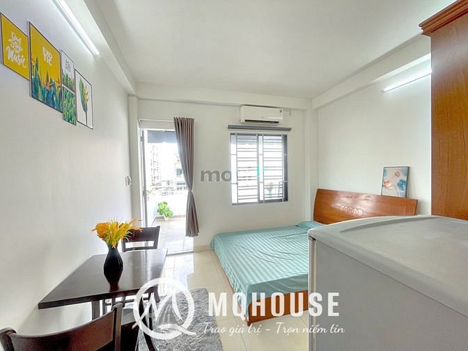 Hình ảnh Mb6623 nạp rút nhanh chóng studio Trương Công Định - màu sắc tối giản