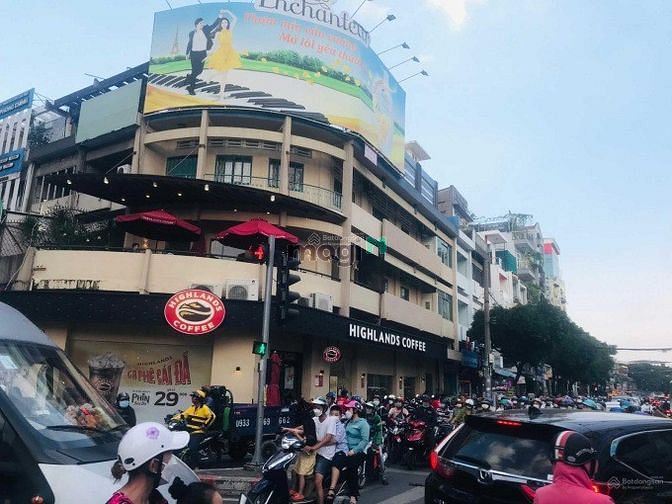 Hình ảnh cho thuê Góc Ngã Tư Trần Hưng Đạo Quận 1