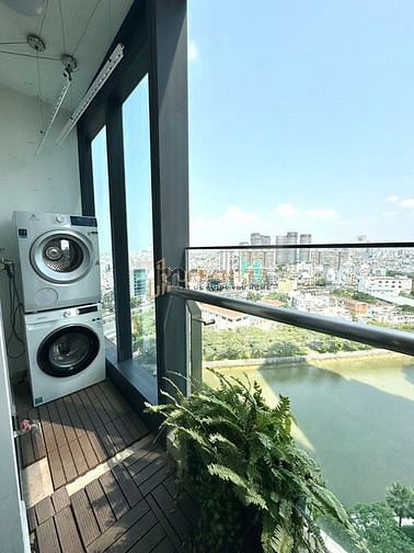 Hình ảnh Chuyên Cho Thuê Căn 2PN VinHomes Golden River - Ba Son Quận 1
