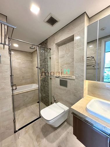 Hình ảnh Chuyên Cho Thuê Căn 2PN VinHomes Golden River - Ba Son Quận 1