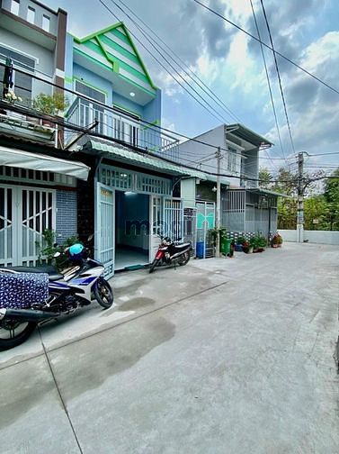 Hình ảnh Chủ cần bán căn nhà 1 trệt 1 lầu gần chợ Hóc Môn gía 1 tỷ 6