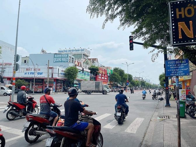 Hình ảnh Bán đất thổ cư gần Lê Trọng Tấn, DT: 45 x 65m, 2.900m2, giá 209 tỷ