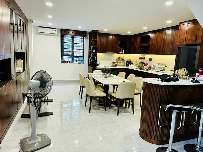Hình ảnh Bán biệt thự vip Ba Vân, P14, Tân Bình. DT 10x17m đúc 3 lầu NTCC