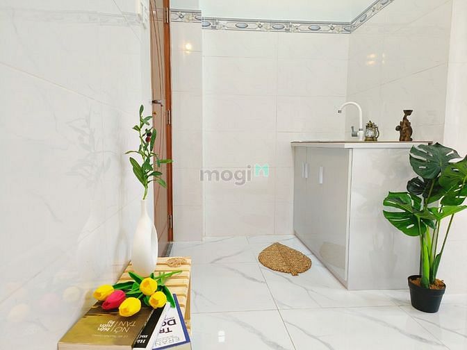 Hình ảnh Phòng ban công mặt tiền lâm văn bền quận 7