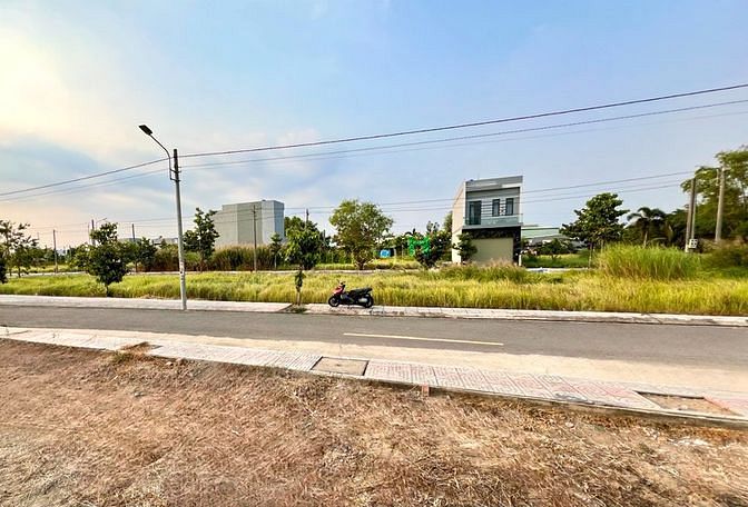 Hình ảnh KDC Thuận đạo lô DT 161,5m2 (5m x 32,3m) giá 10,6 tr/m2 SHR
