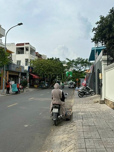 Hình ảnh Bán lô đất rẻ nhất đường Quốc Hương chỉ 210triệu/m2 góc 2MT DT 10x35