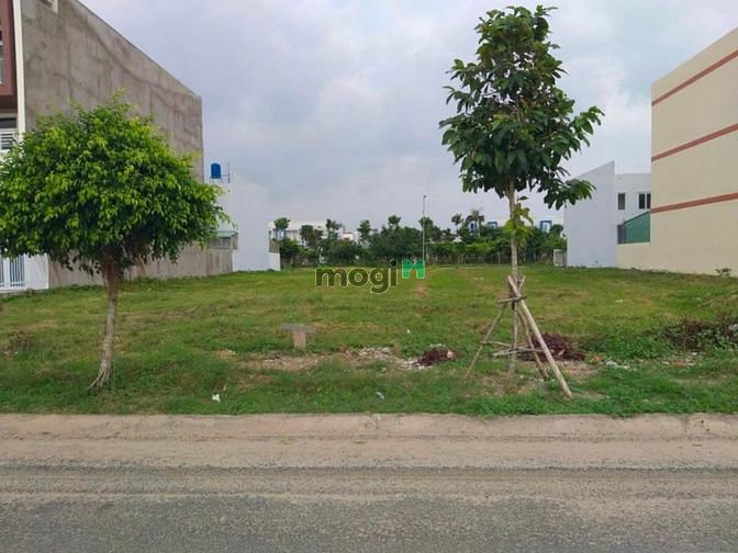 Hình ảnh Cần Bán Gấp Lô Đất 100m2 Kdc Phong phú, SHR Thổ Cư 100%, QL50
