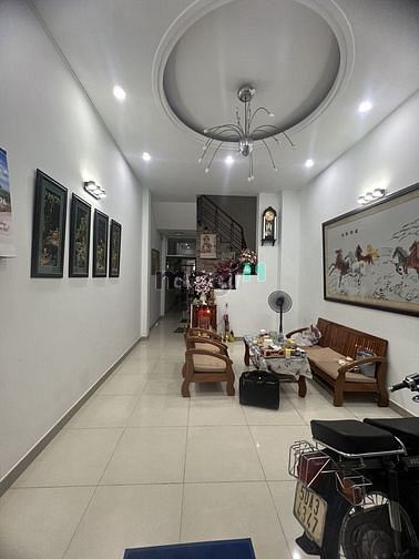 Hình ảnh Cho thuê nhà 18 Lý Văn Phức  P.Tân Định, Q1