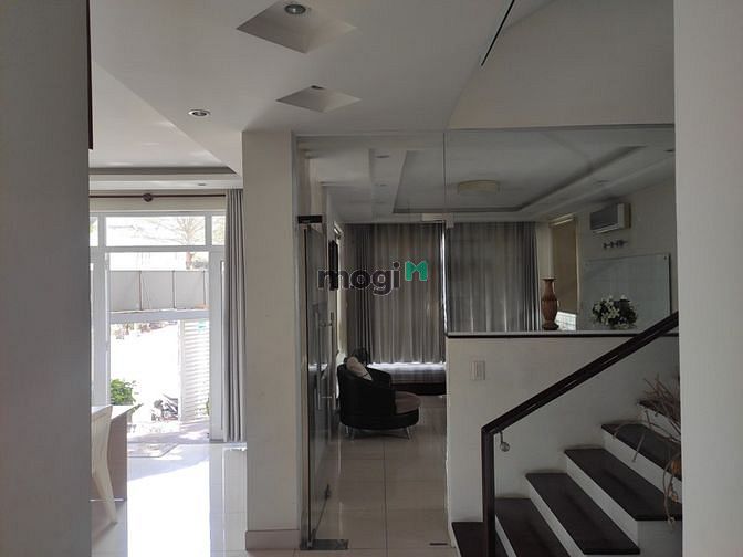 Hình ảnh CHO THUÊ biệt thự quận 7 GÓC 12mX22m sau Vivocity, giá 40tr