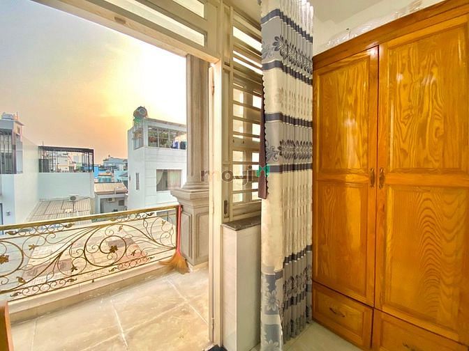 Hình ảnh Studio Full nội thất banconl lớn ngay mặt tiền đoàn văn bơ dễ đi lại