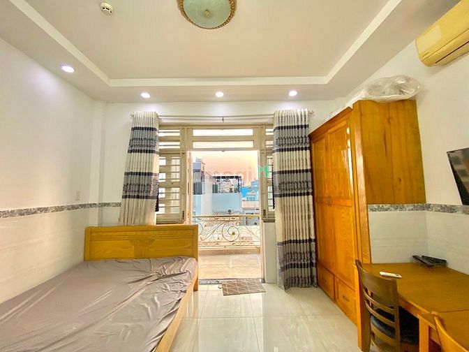 Hình ảnh Studio Full nội thất banconl lớn ngay mặt tiền đoàn văn bơ dễ đi lại