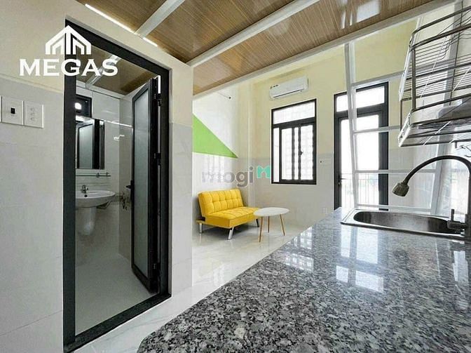 Hình ảnh CHDV Full Nội Thất Cao Cấp - Ban Công - Máy Giặt Riêng ngay Đầm Sen