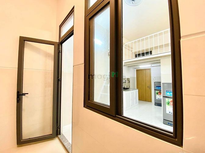Hình ảnh CHDV Full Nội Thất Cao Cấp - Ban Công - Máy Giặt Riêng ngay Đầm Sen