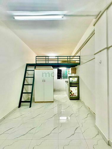 Hình ảnh Cho Thuê Căn Hộ Có Gác Thang Máy Ngay Âu Cơ Tiện Nghi