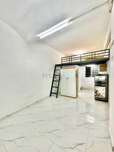Hình ảnh Cho Thuê Căn Hộ Có Gác Thang Máy Ngay Âu Cơ Tiện Nghi