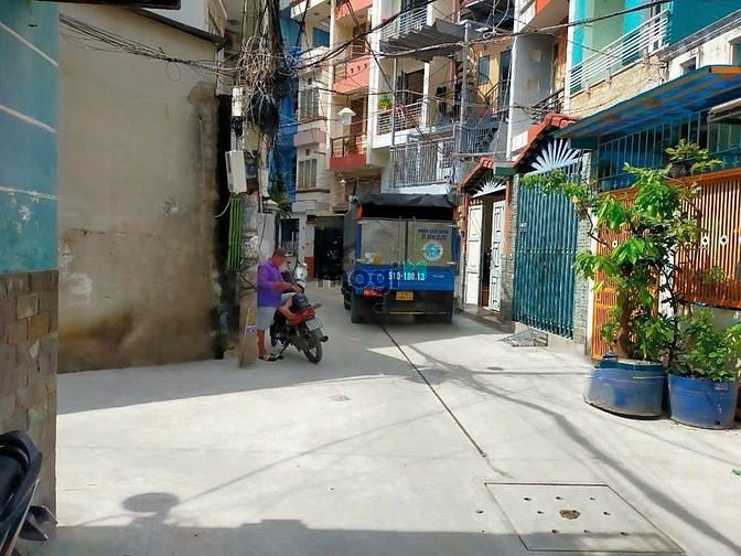 Hình ảnh Nhà góc 2 MT Cách mạng tháng tám hẻm lớn 4.5m