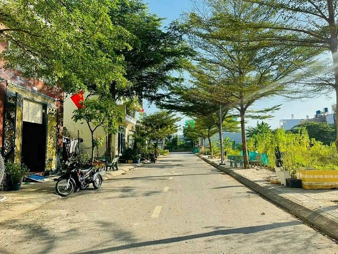 Hình ảnh Đất thổ cư ngay gần chợ Thạnh Xuân khu đường nhựa vỉa hè