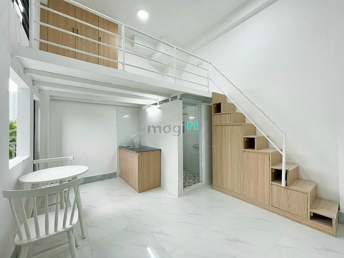 Hình ảnh Phòng mới có máy lạnh, cửa sổ lớn