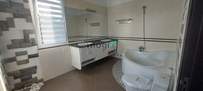 Hình ảnh Biệt thự sân vườn hồ bơi Compound Thảo Điền, 350 m2 chỉ có 108 triệu