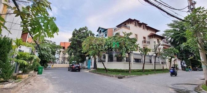 Hình ảnh Bán đất Nguyễn Văn Hưởng Thảo Điền DT 221m2 góc 2MT giá 160 tr/m2