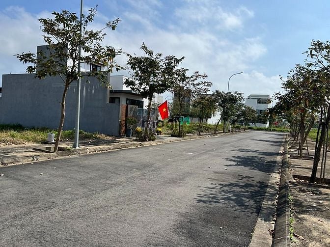 Hình ảnh Bán lô đất 104m2 khu đô thị FPT gần view Kênh sinh thái - Giá 2,8 tỷ